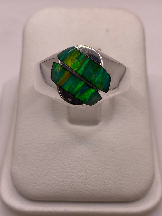Anillo Plata Ley 950 con Ópalo de Fuego Verde Diseño Ovalado Dividido, vista frontal