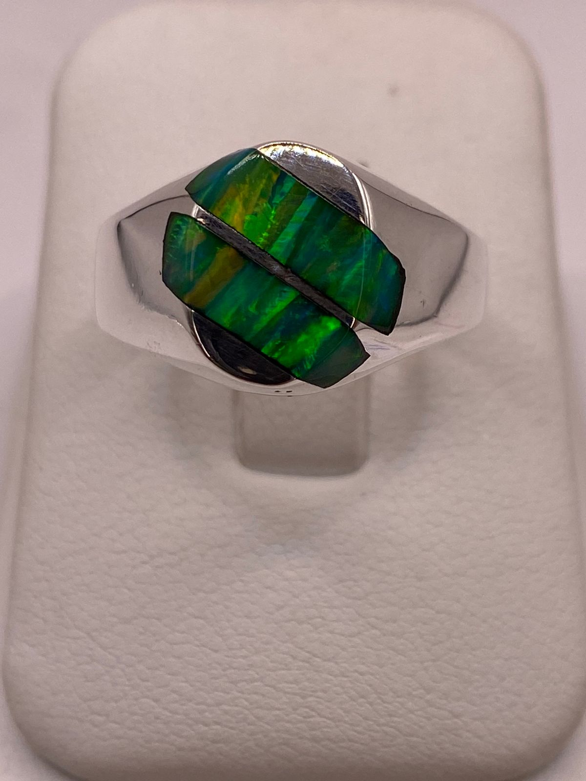 Anillo Plata Ley 950 con Ópalo de Fuego Verde Diseño Ovalado Dividido