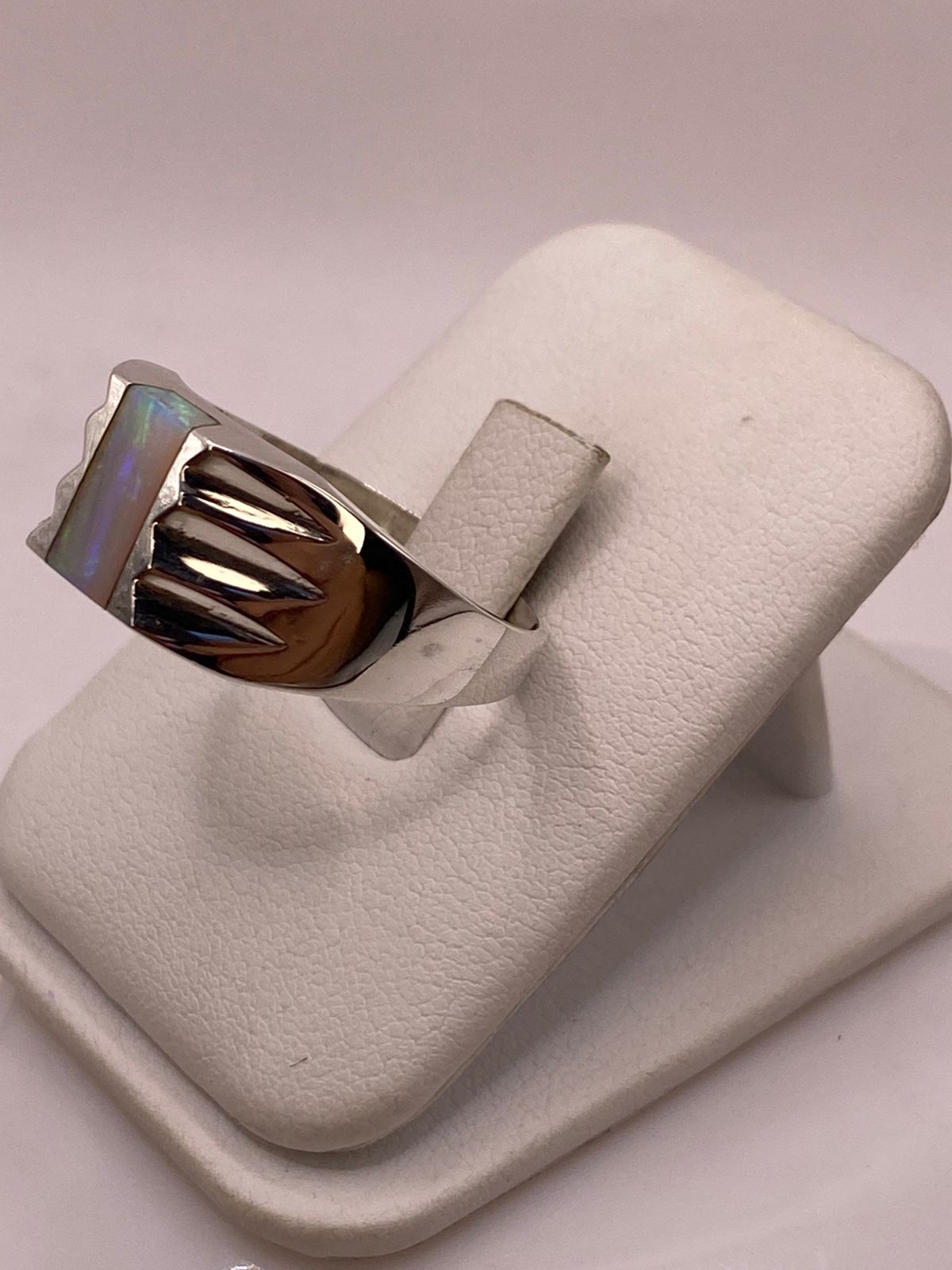 Anillo Plata Ley 950 con Ópalo de Fuego Verde Diseño Moderno con Incrustación