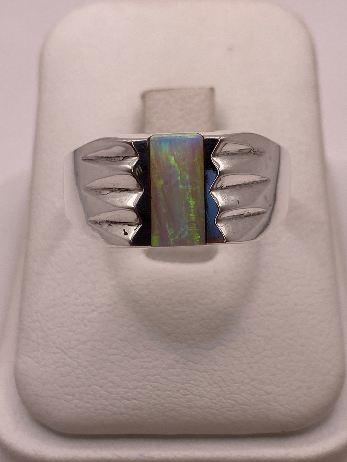 Anillo Plata Ley 950 con Ópalo de Fuego Verde Diseño Moderno con Incrustación