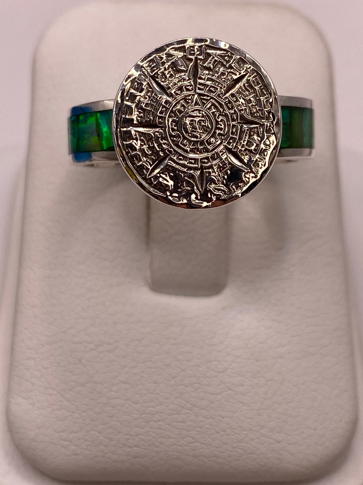 Anillo Plata Ley 950 con Piedra Ópalo de Fuego y Diseño de Calendario Azteca