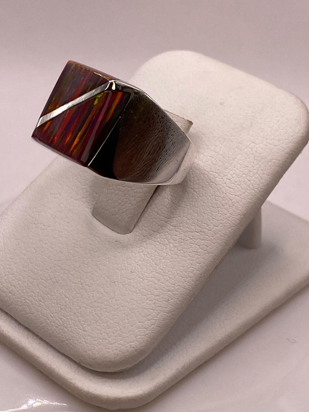 Anillo Plata Ley 925 Ópalo de Fueg Diseño Moderno con Incrustación Diagonal