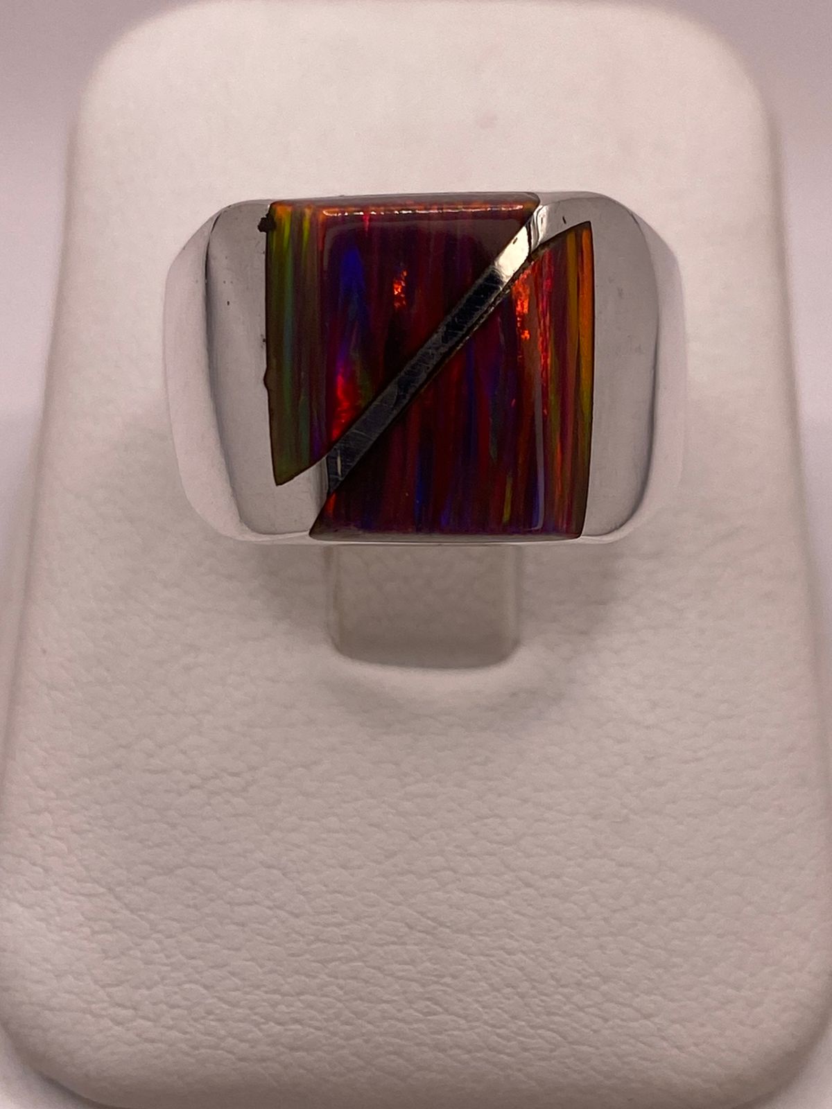 Anillo Plata Ley 925 Ópalo de Fueg Diseño Moderno con Incrustación Diagonal