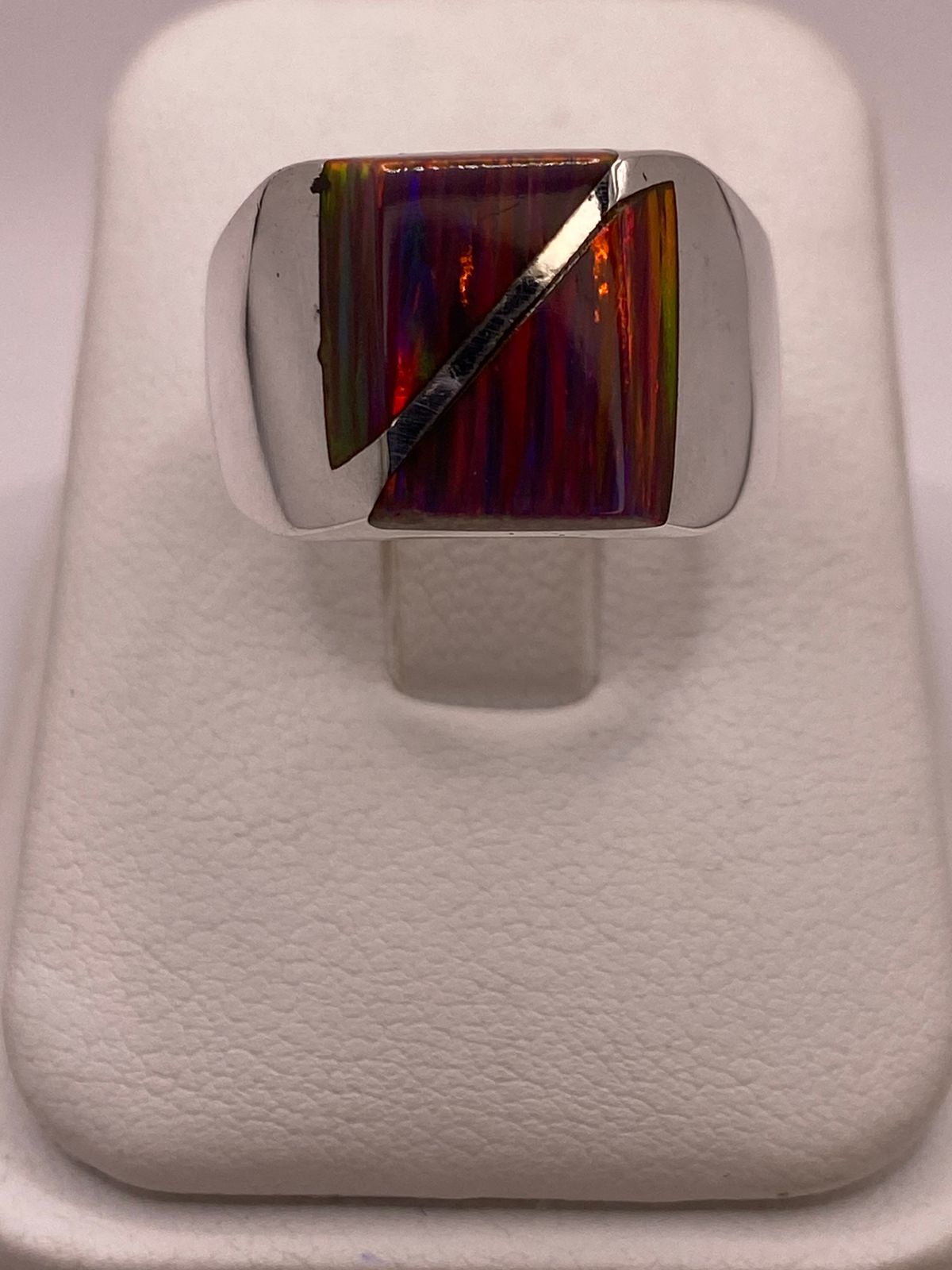 Anillo Plata Ley 925 Ópalo de Fueg Diseño Moderno con Incrustación Diagonal