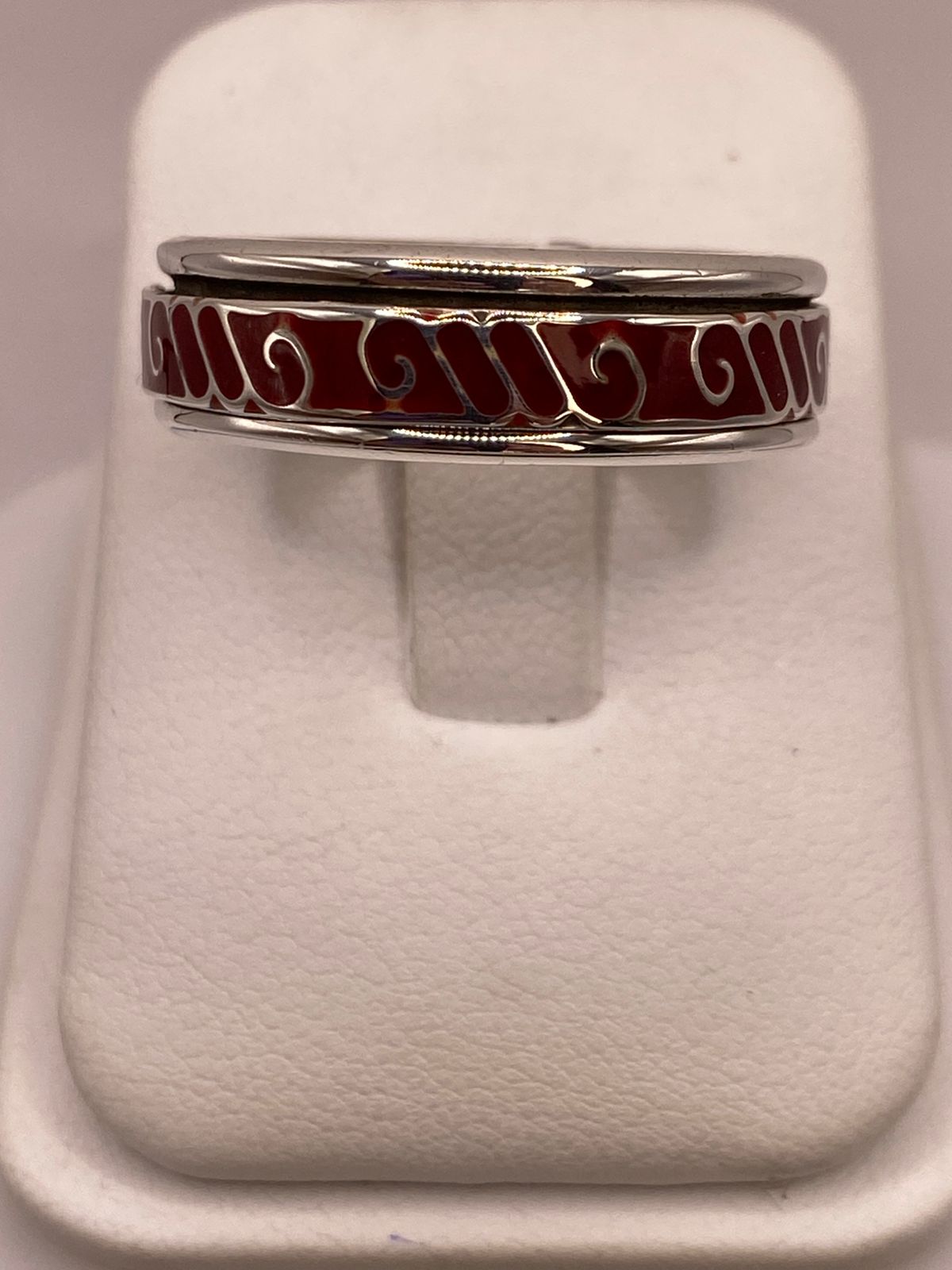 Anillo de Plata .925 con Coral Rojo – Diseño de Espirales Elegantes