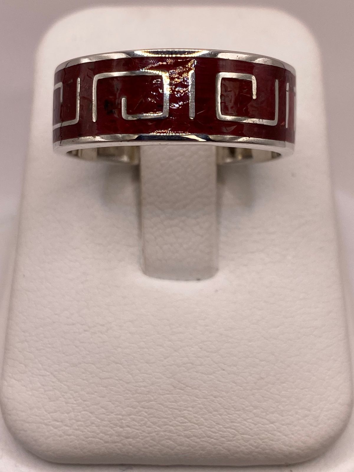 Anillo de Plata .925 con Coral Rojo – Diseño Geométrico Clásico