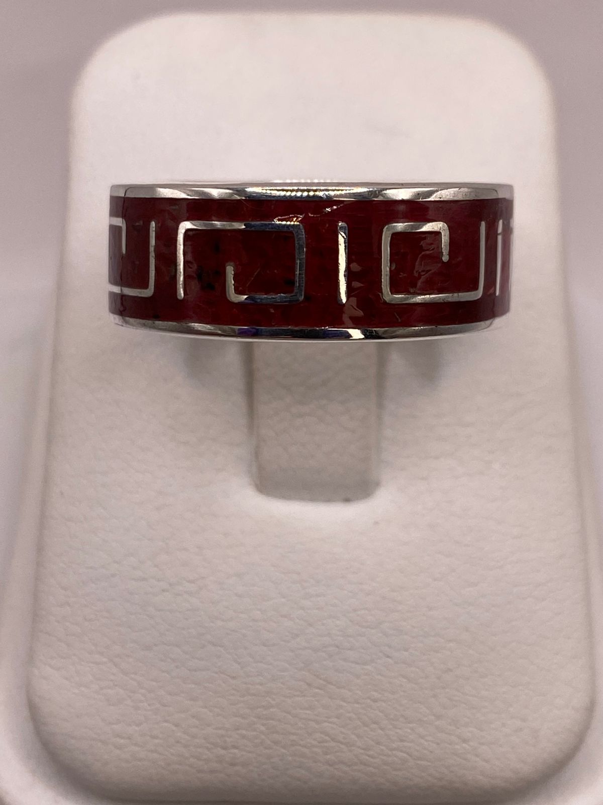Anillo de Plata .925 con Coral Rojo – Diseño Geométrico Clásico