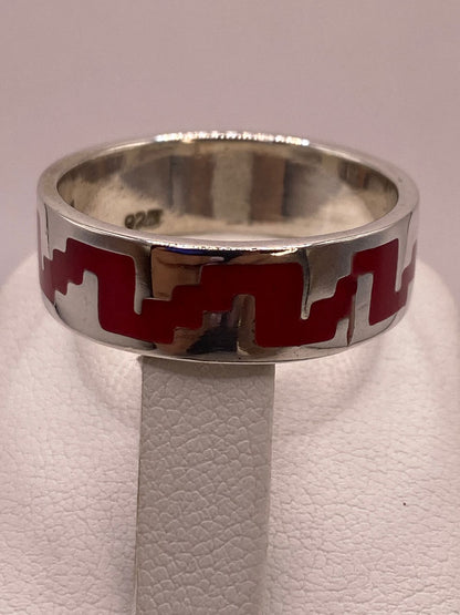 Anillo de Plata .925 con Coral Rojo – Diseño Geométrico Inspiración Prehispánica