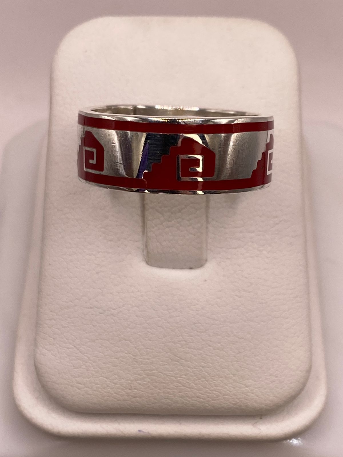 Anillo de Plata .925 con Coral Rojo – Diseño Geométrico Tradicional