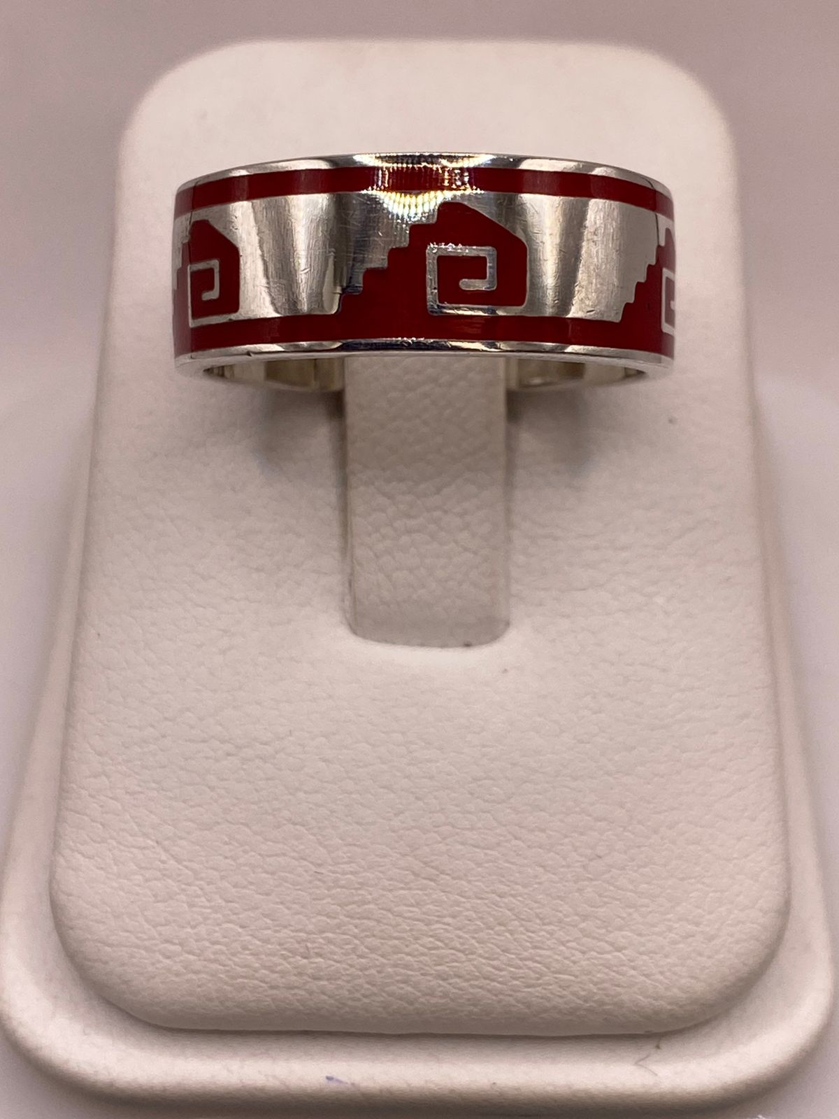 Anillo de Plata .925 con Coral Rojo – Diseño Geométrico Tradicional