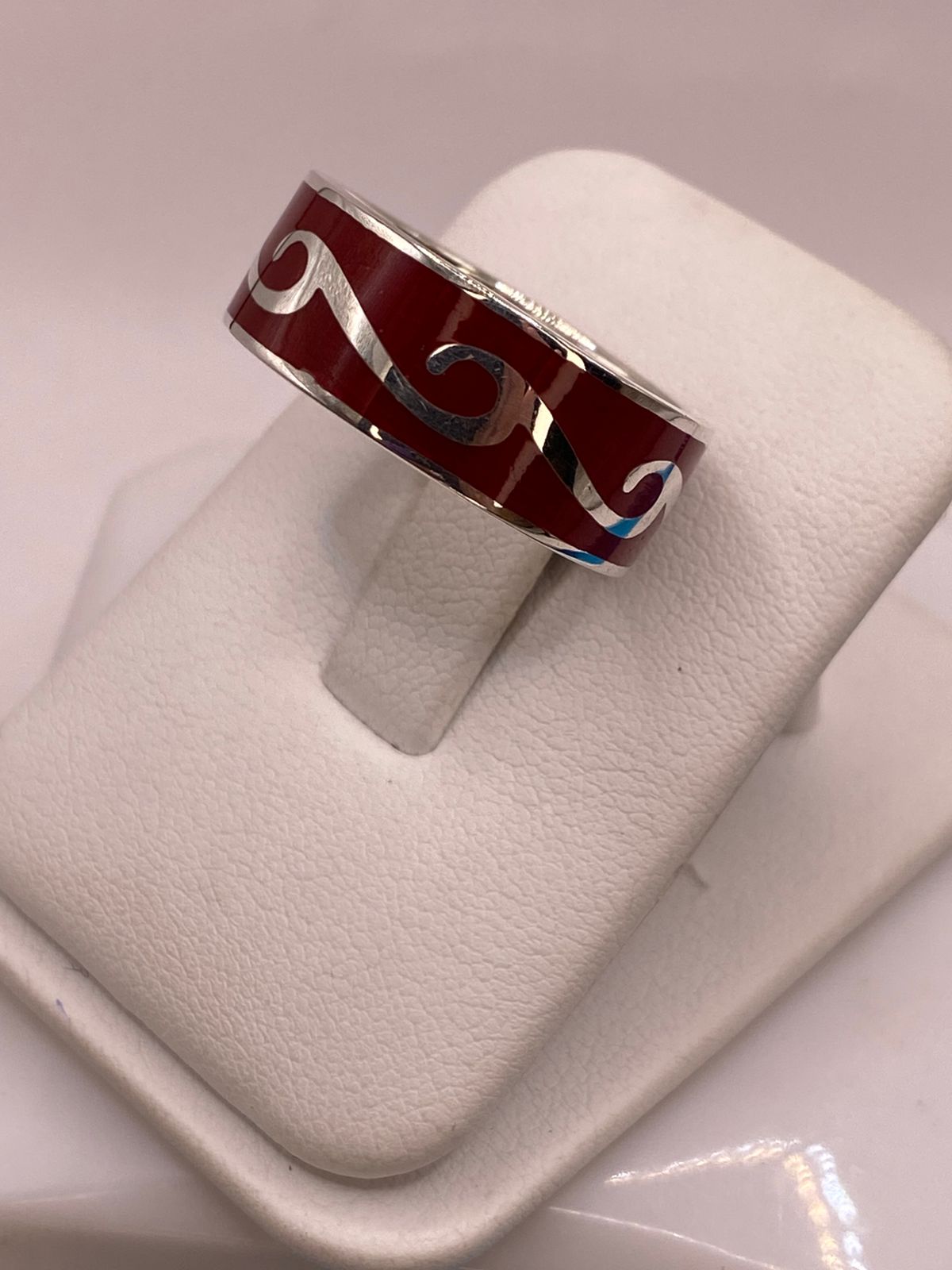Anillo de Plata .925 con Coral Rojo – Diseño Ondas Elegantes