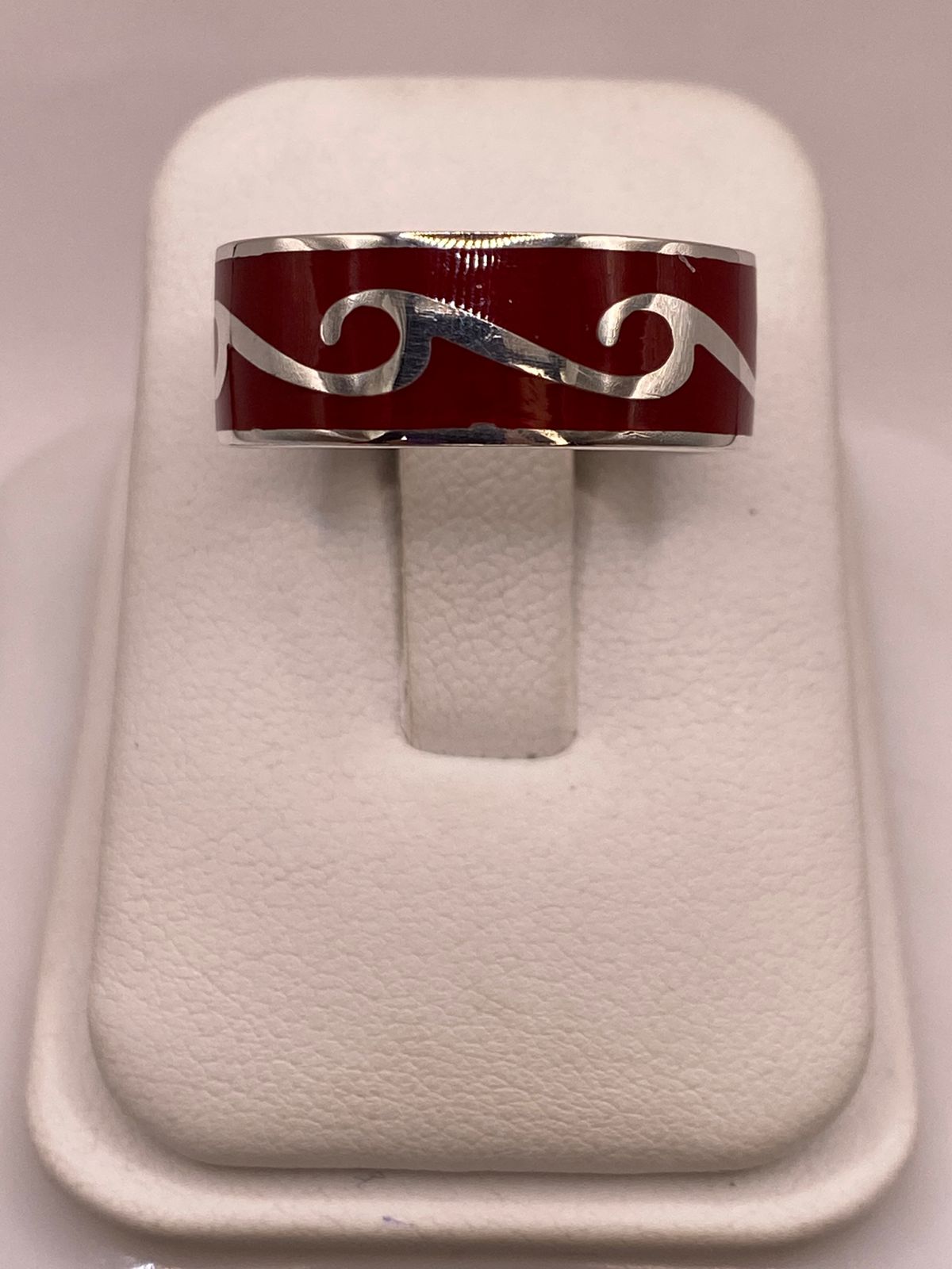 Anillo de Plata .925 con Coral Rojo – Diseño Ondas Elegantes