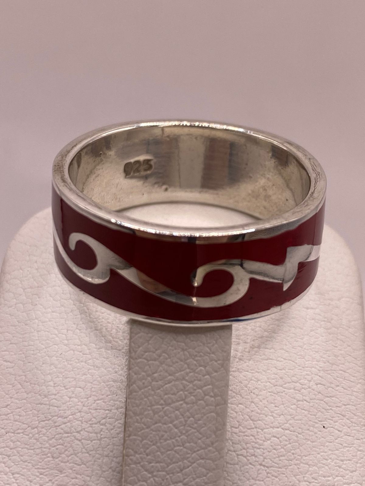 Anillo de Plata .925 con Coral Rojo – Diseño Ondas Elegantes