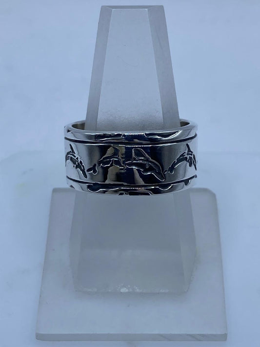 🐬 Anillo de Plata 925 con Diseño de Delfines – Banda Ancha — vista lateral