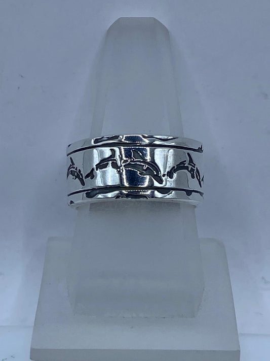 Anillo de Plata 925 con Diseño de Delfines – Banda Ancha, vista frontal