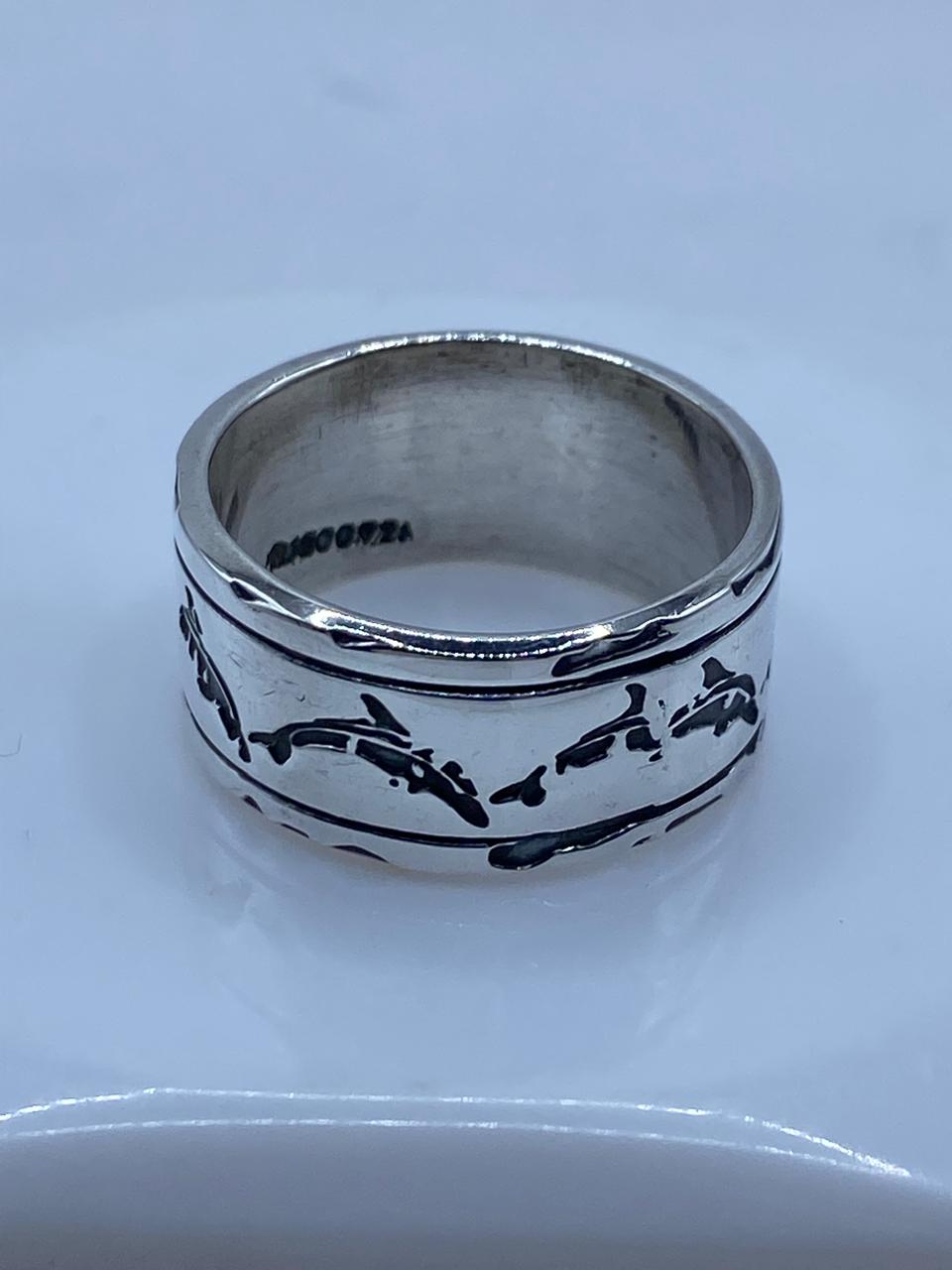 🐬 Anillo de Plata 925 con Diseño de Delfines – Banda Ancha