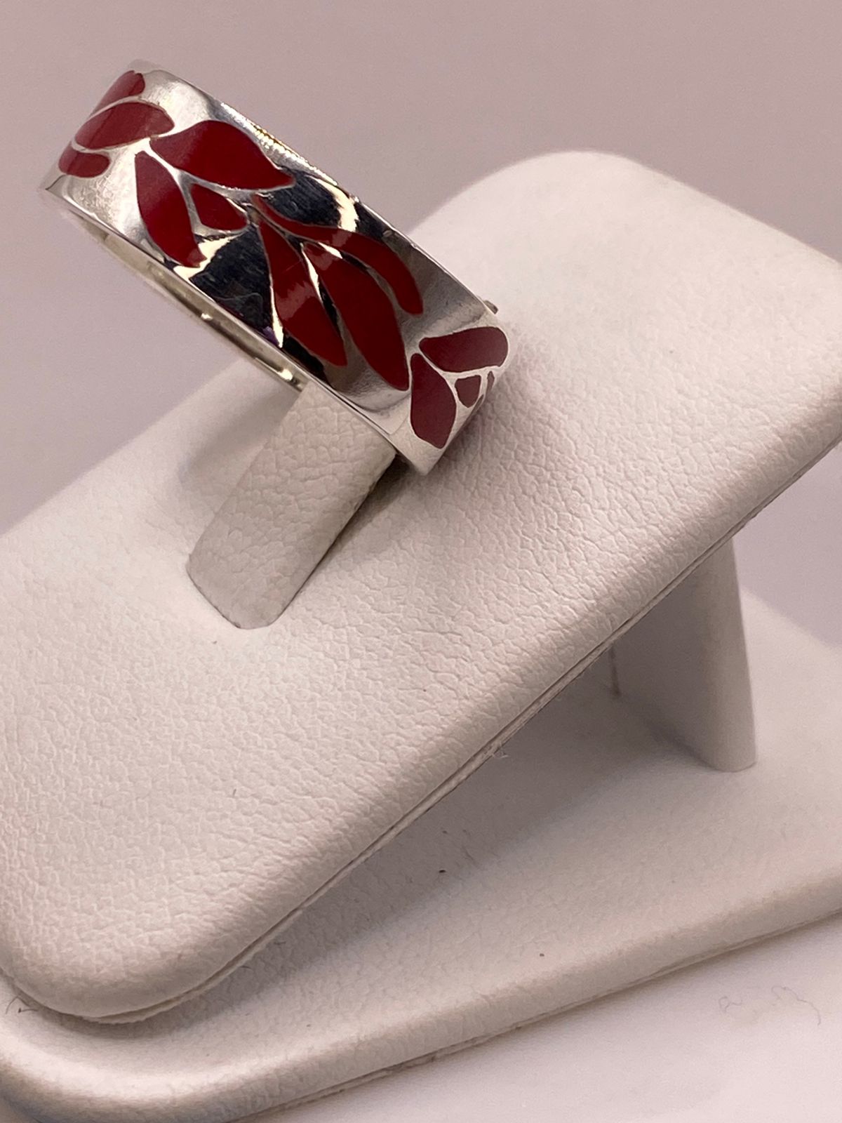 Anillo de Plata .925 con Diseño de Hojas Decorativas