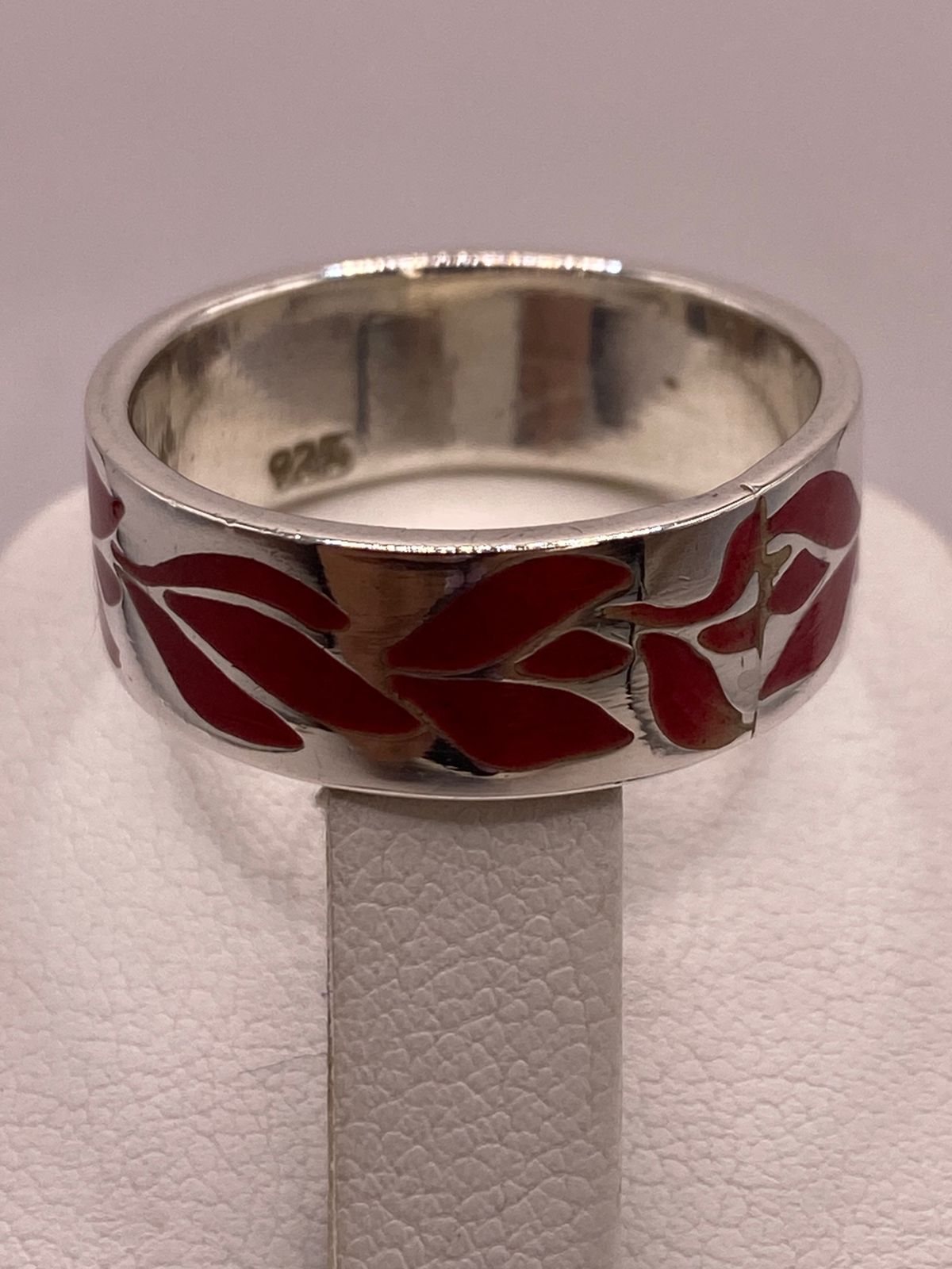 Anillo de Plata .925 con Diseño de Hojas Decorativas
