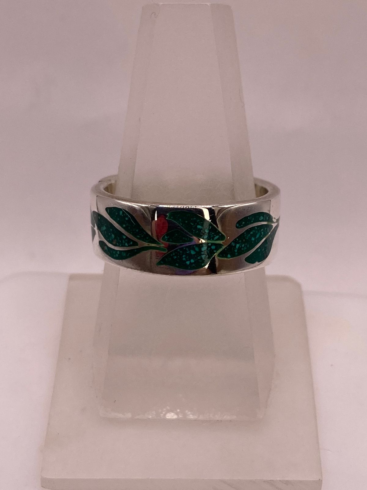 🌿 Anillo de Plata .925 con Diseño de Hojas y Motivo Floral — ángulo diagonal