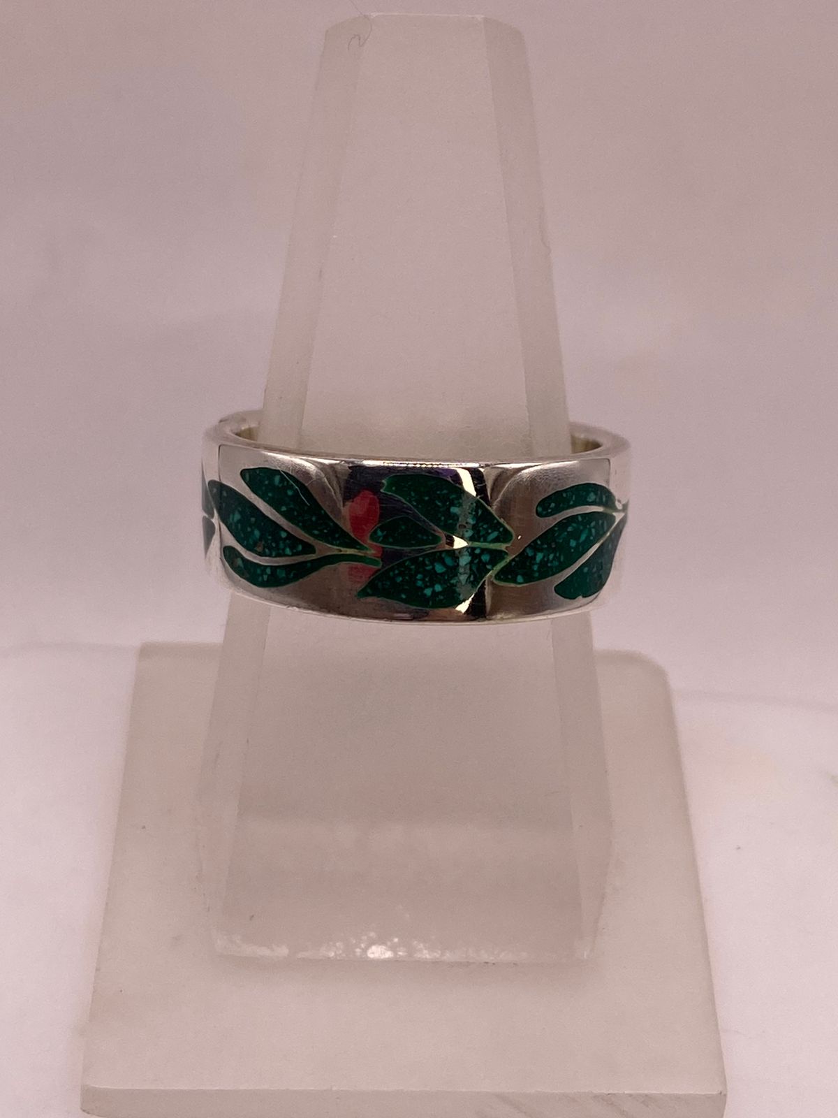 🌿 Anillo de Plata .925 con Diseño de Hojas y Motivo Floral — ángulo diagonal