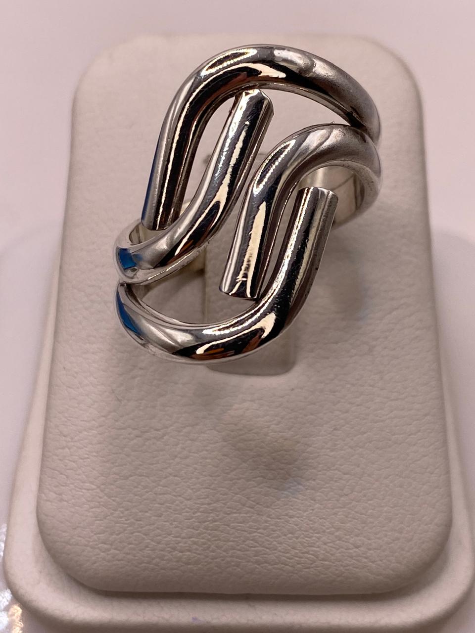 Anillo de Plata .925 con Diseño Ondulado Moderno
