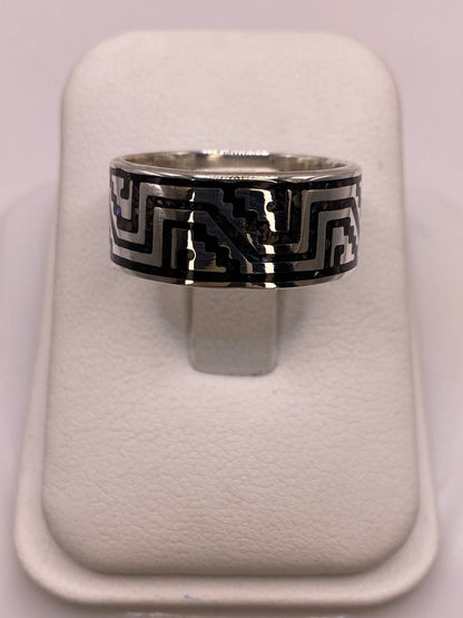 Anillo de Plata .925 con Greca Prehispánica y Obsidiana, vista lateral