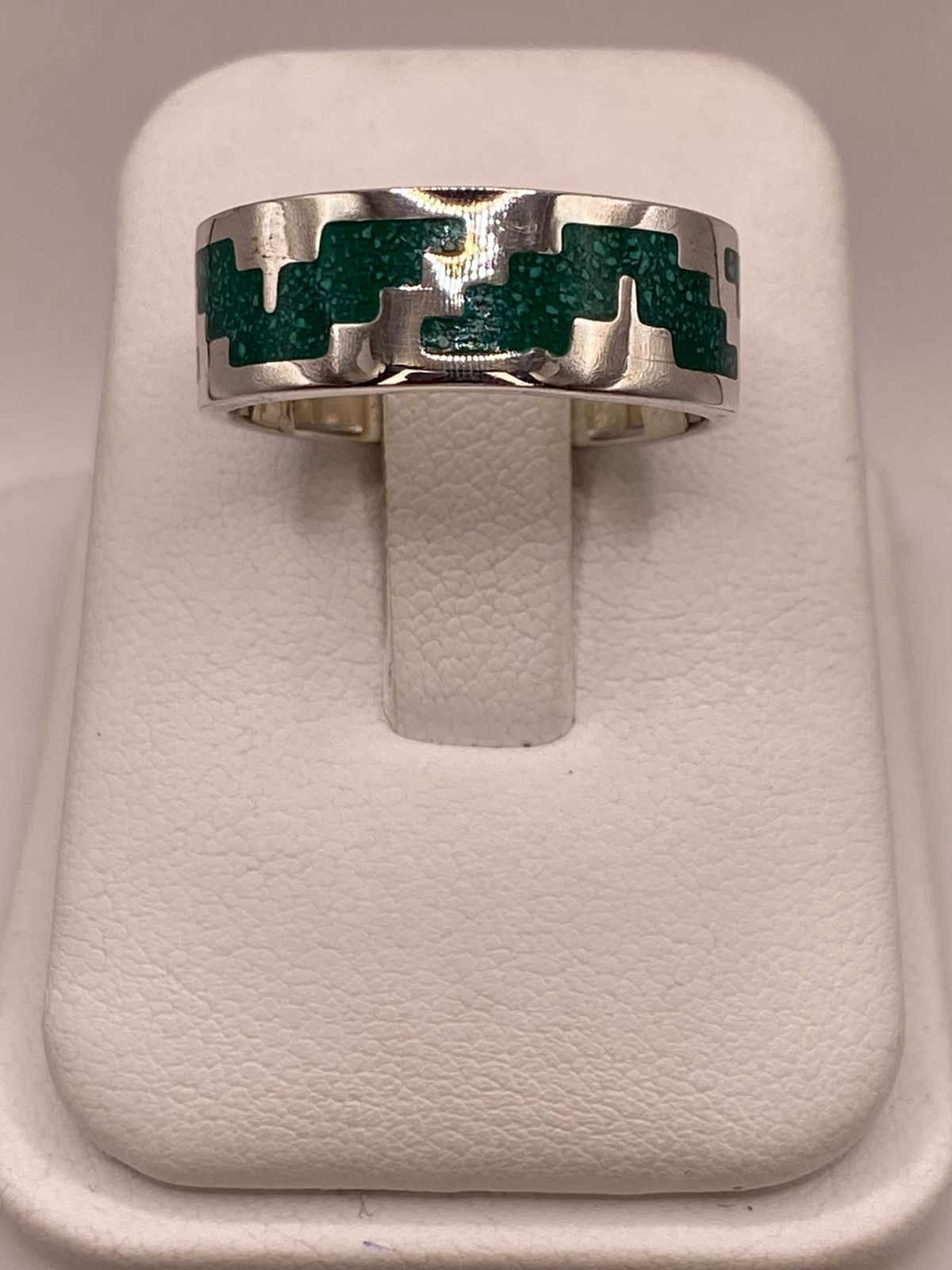 Anillo de Plata .925 con Incrustación de Malaquita – Diseño Geométrico