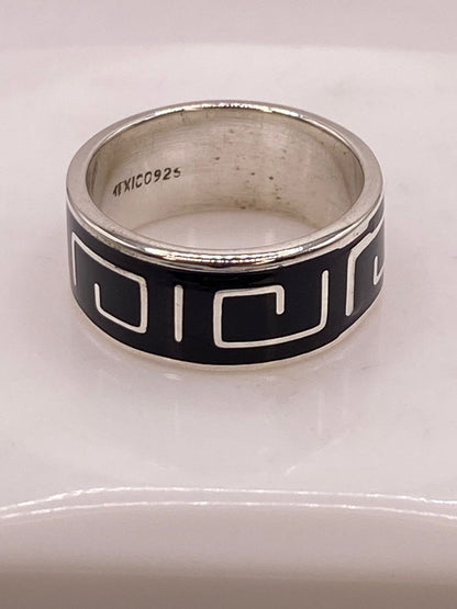 Anillo de Plata .925 con Incrustación de Obsidiana – Diseño Geométrico Moderno, sello de autenticidad Plata Ley .925