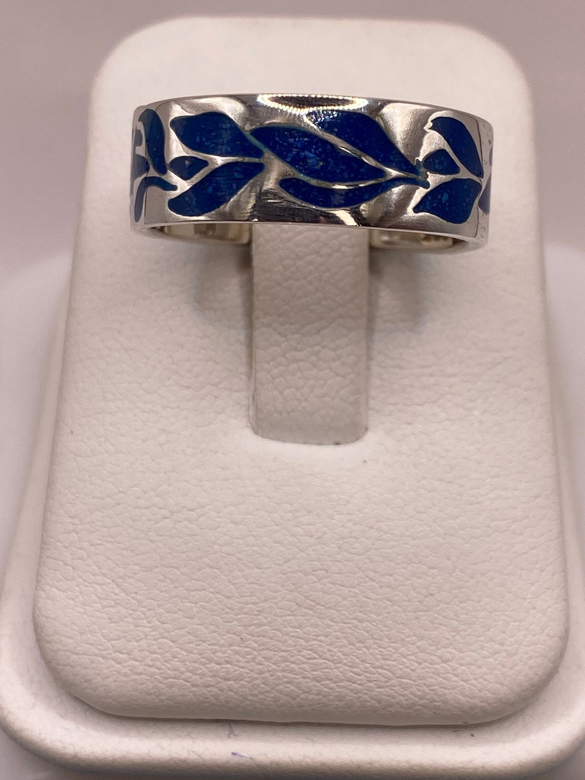 Anillo de Plata .925 con Lapislázuli y Diseño de Hojas