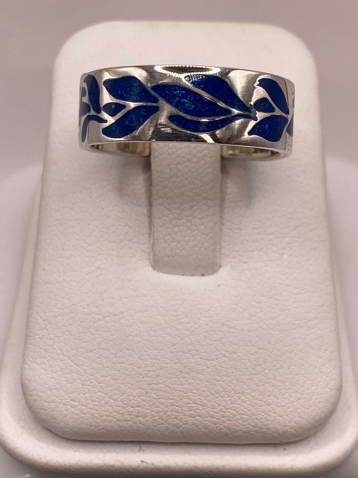 Anillo de Plata .925 con Lapislázuli y Diseño de Hojas