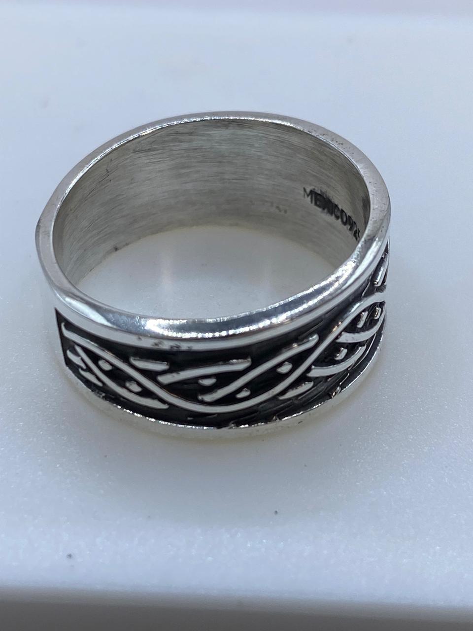Anillo Plata .925 con Líneas Entrelazadas