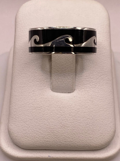 Anillo de Plata .925 con Obsidiana y Diseño de Ola, vista frontal