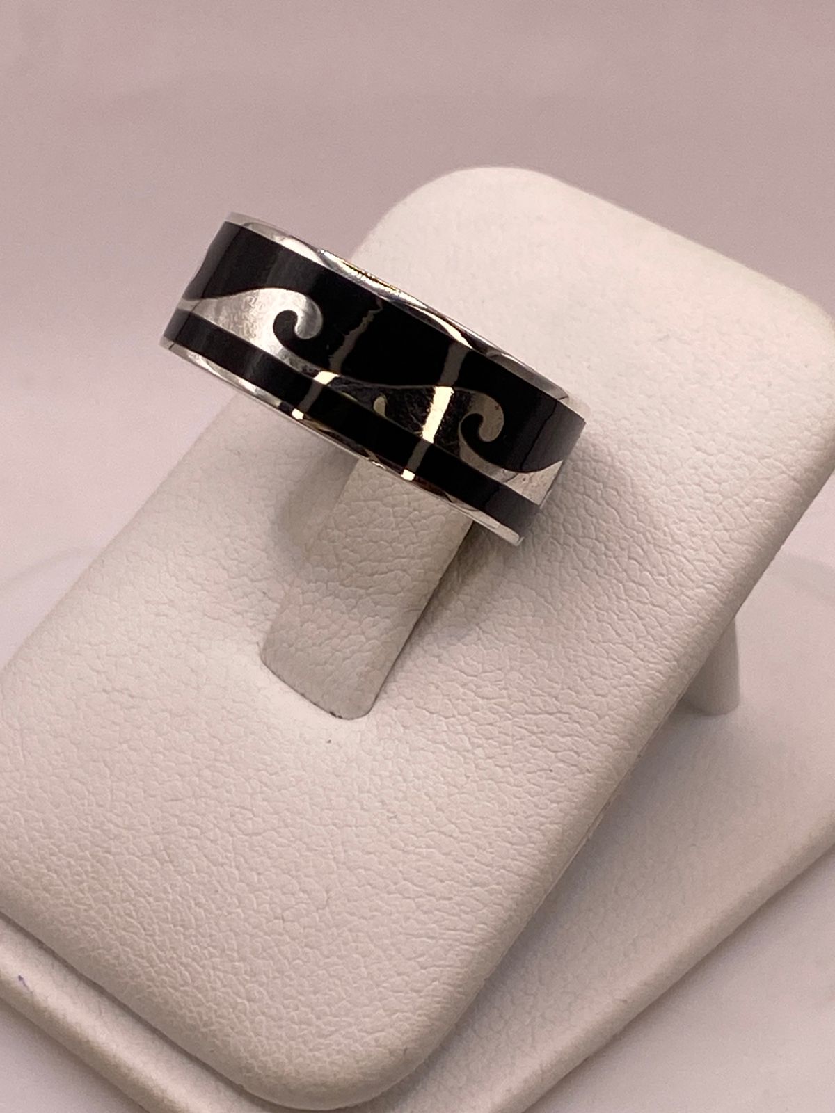 Anillo de Plata .925 con Obsidiana y Diseño de Ola