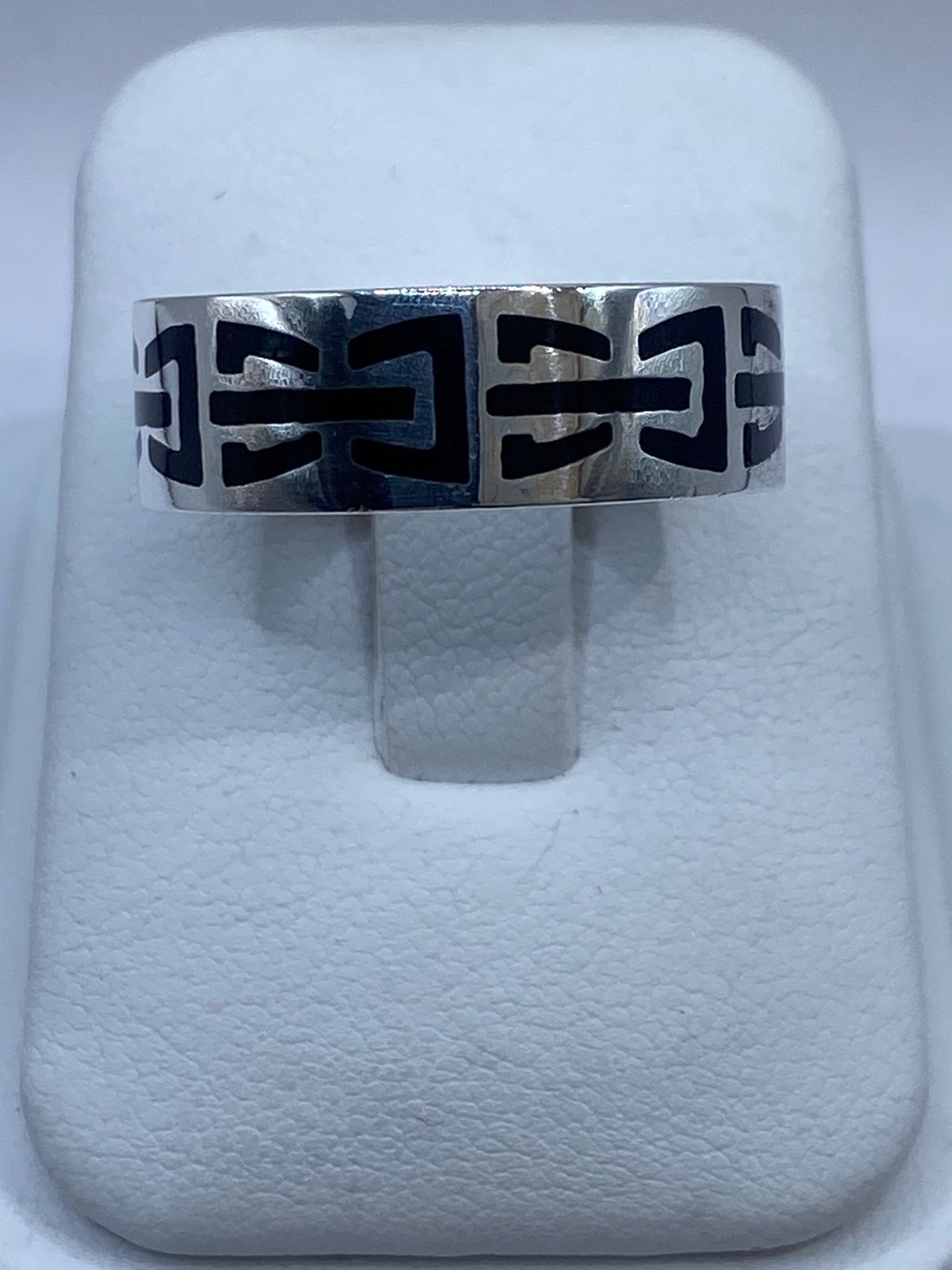 Anillo de Plata .925 con Ónix y Diseño Geométrico