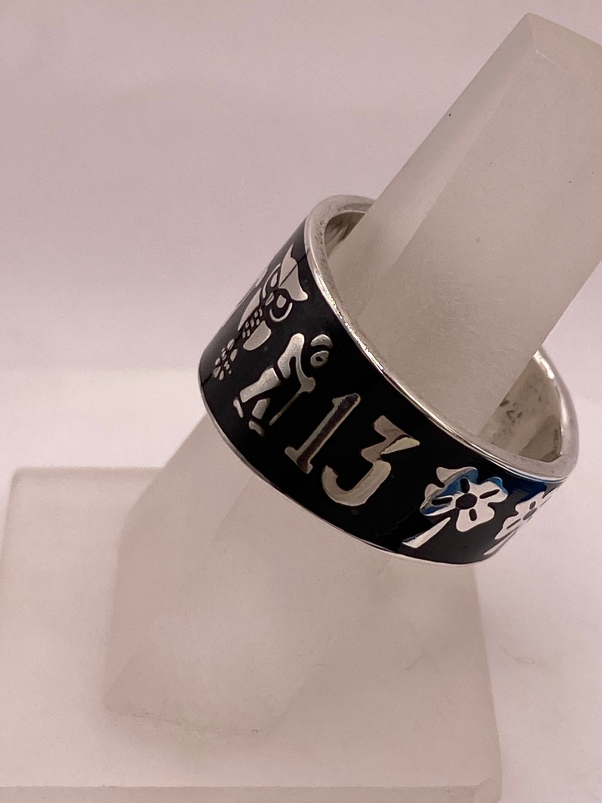 Anillo de Plata .925 con Símbolos de la Suerte