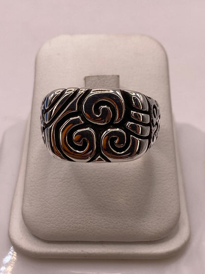 Anillo de Plata .950 con Diseño Espiral Tribal, vista lateral