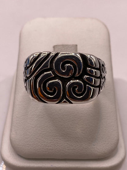 Anillo de Plata .950 con Diseño Espiral Tribal, vista de detalle