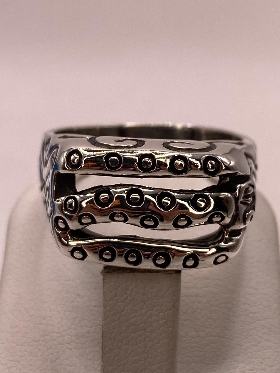 Anillo de Plata .950 con Diseño Texturizado de Triple Línea y Laterales Decorados