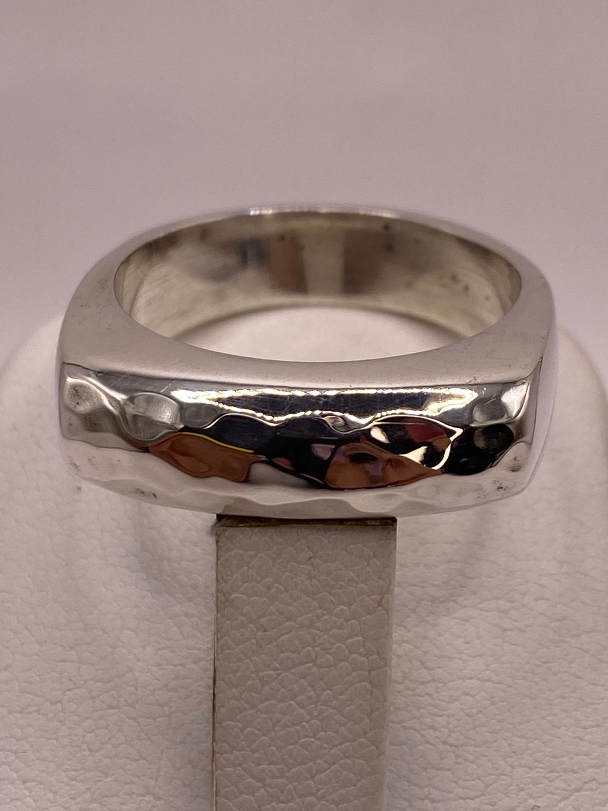 Anillo Rectangular Martillado de Plata Ley .925