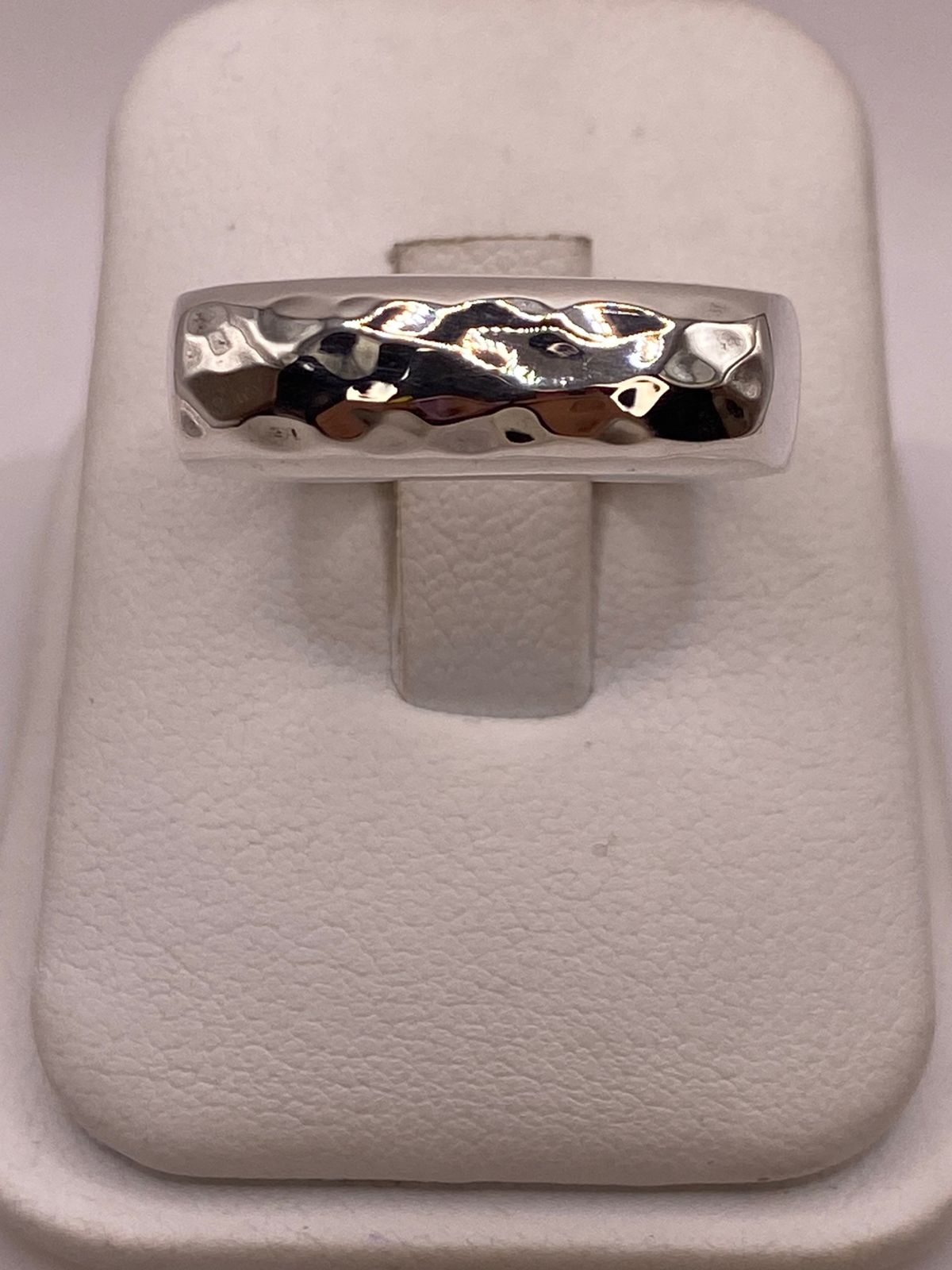 Anillo Rectangular Martillado de Plata Ley .925