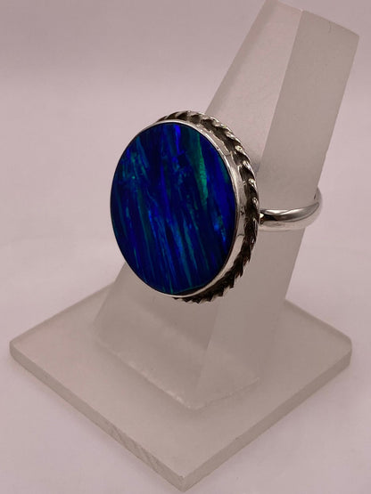 Anillo Redondo Ajustable con Ópalo de Fuego Azul y Verde en Plata .925