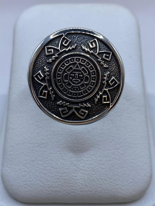 Anillo Redondo Calendario Azteca en Plata .925 – Diseño Prehispánico