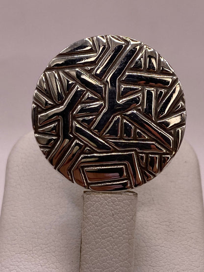 Anillo Redondo Grabado de Plata Ley .925, vista lateral