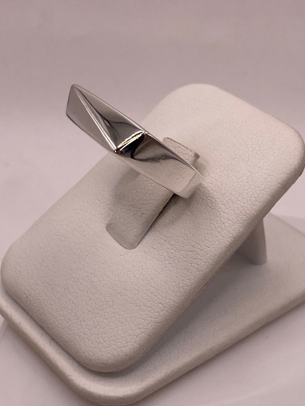 Anillo Sello Rectangular Liso con Corte Diagonal Plata .925