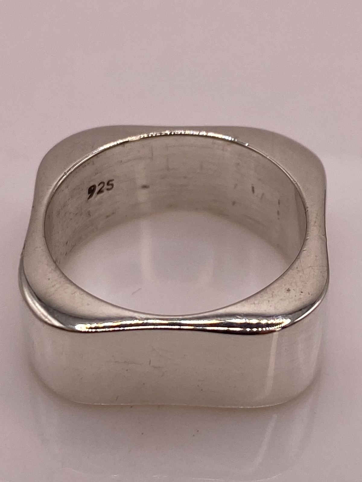 Anillo Sello Cuadrado Minimalista de Plata Ley .925