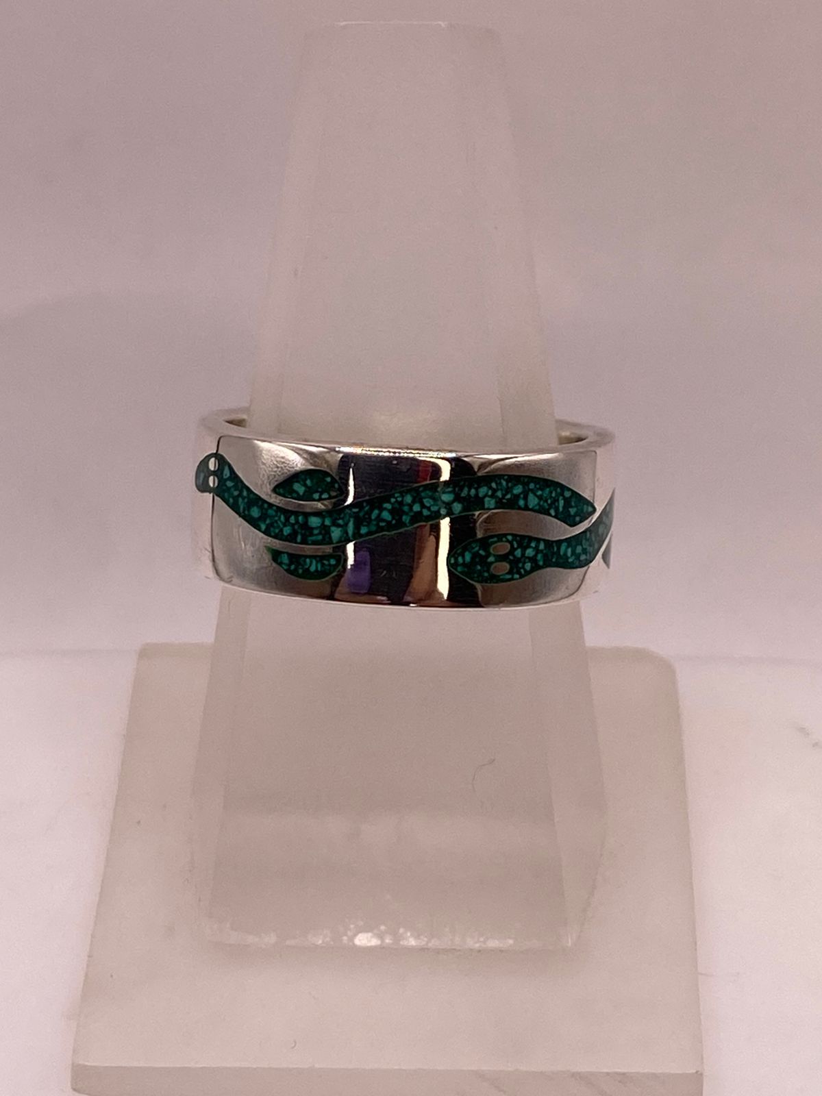 🐍 Anillo Serpiente Verde de Plata .925 con Incrustaciones — ángulo diagonal