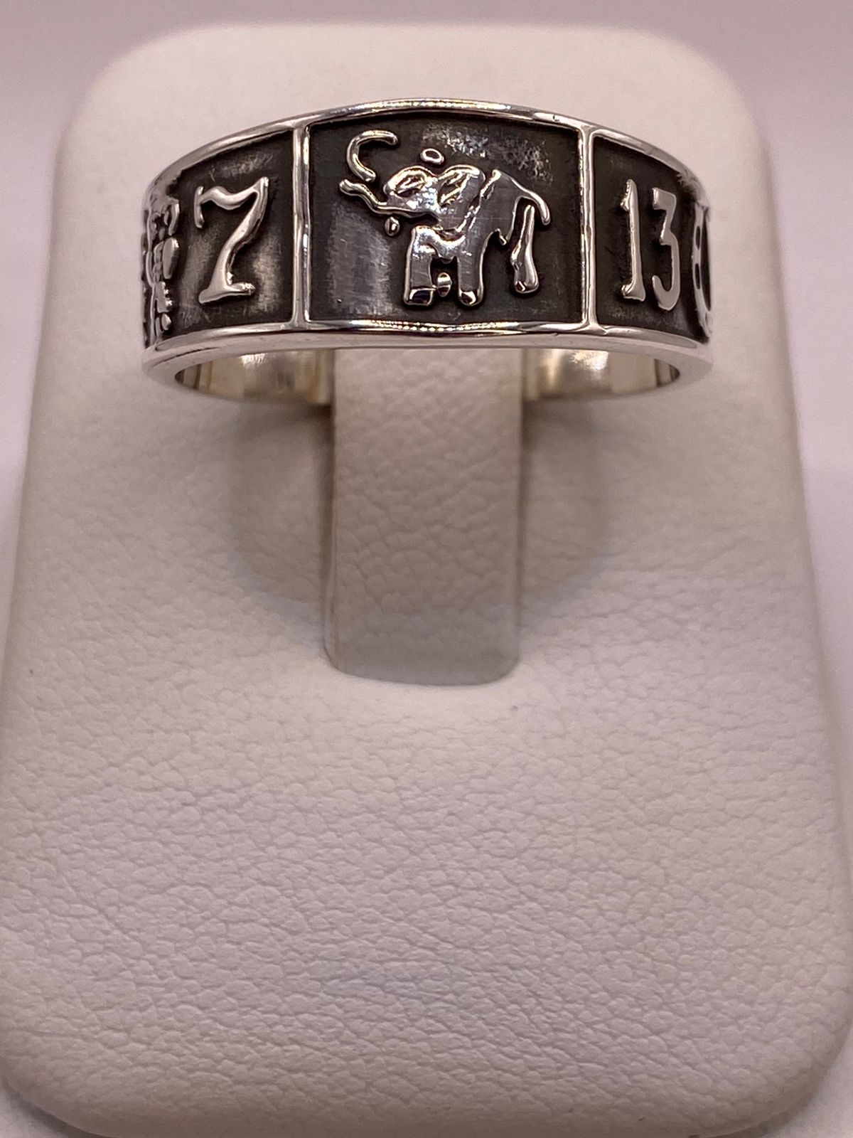Anillo con Símbolos de la Suerte de Plata Ley .925