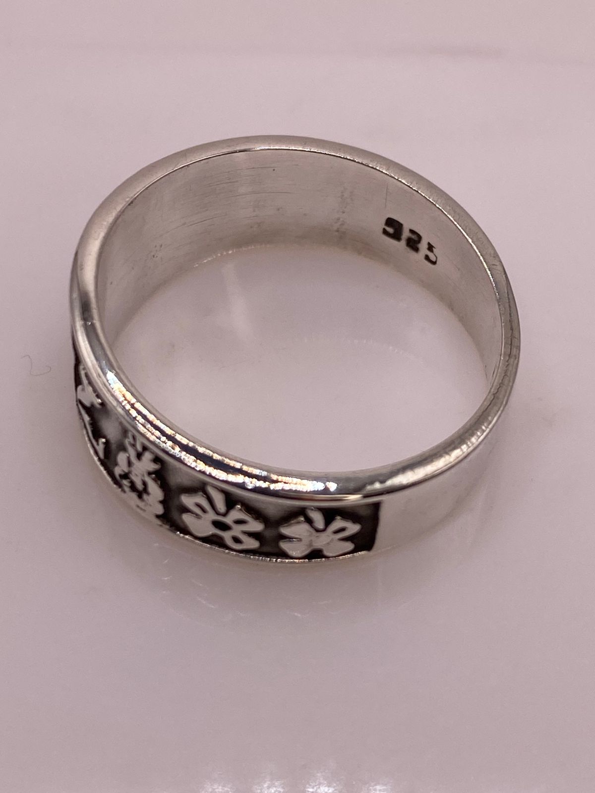 Anillo con Símbolos de la Suerte de Plata Ley .925