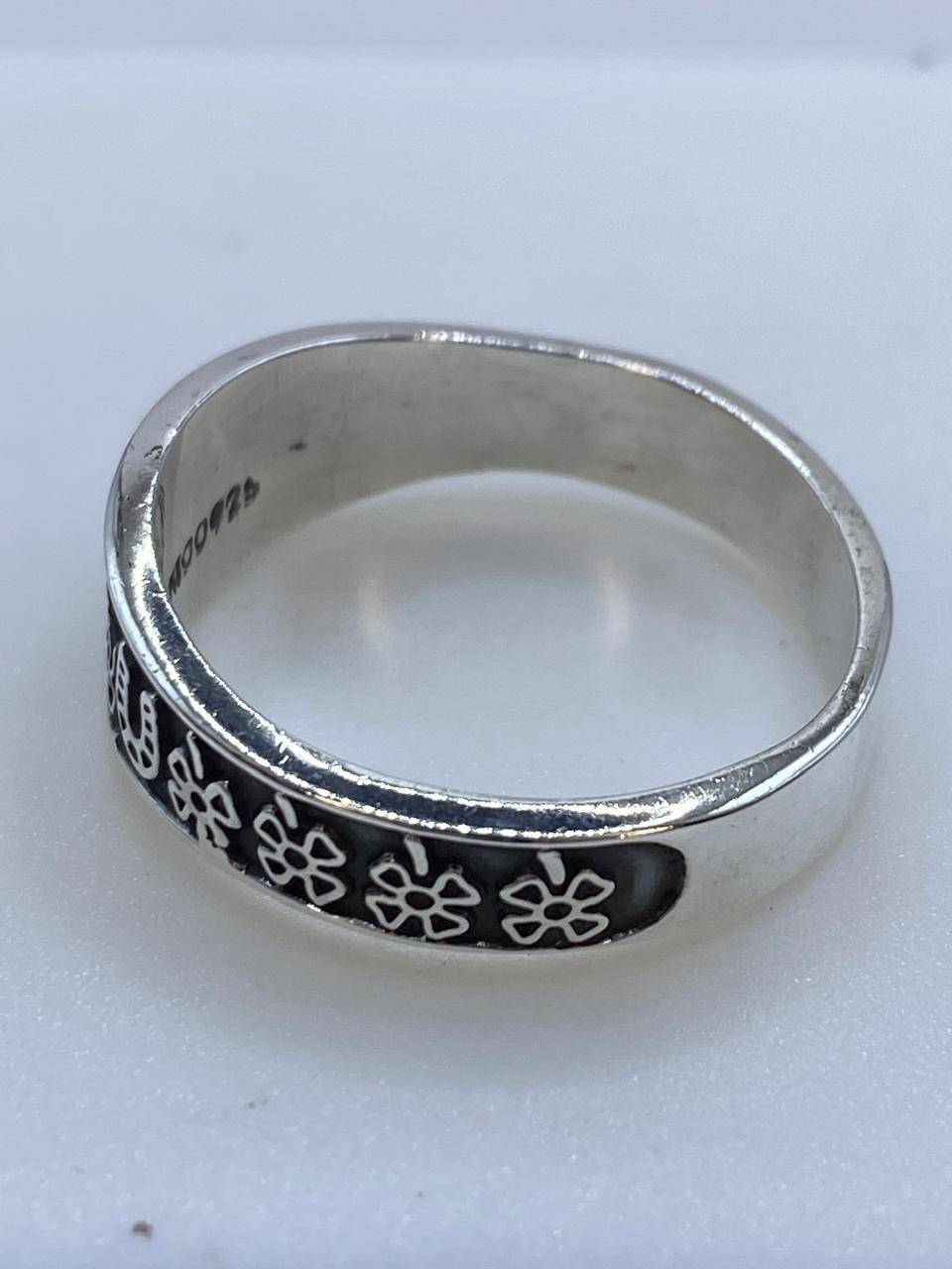Anillo Símbolos de la Suerte en Plata .925