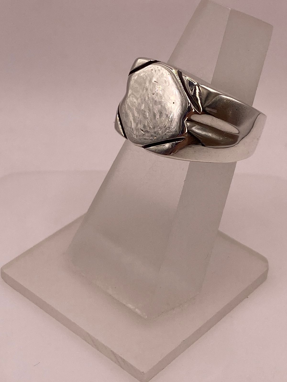 Anillo Tipo Sello Geométrico en Plata .925